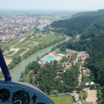 Drumeții în zbor și cursuri de pilotaj în Neamț
