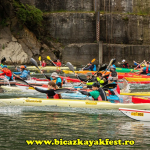 Competiția iubitorilor de caiac pe lacul Bicaz